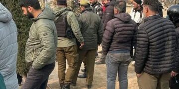 Girl sets herself ablaze at Pratap Park, moved to hospital, Police launch probe