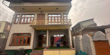 𝙎𝙧𝙞𝙣𝙖𝙜𝙖𝙧 𝙋𝙤𝙡𝙞𝙘𝙚 𝙖𝙩𝙩𝙖𝙘𝙝𝙚𝙨 𝙋𝙧𝙤𝙥𝙚𝙧𝙩𝙮 𝙤𝙛 𝙉𝙤𝙩𝙤𝙧𝙞𝙤𝙪𝙨 𝘿𝙧𝙪𝙜 𝙋𝙚𝙙𝙙𝙡𝙚𝙧 𝙒𝙤𝙧𝙩𝙝 ₹1 𝙘𝙧𝙤𝙧𝙚