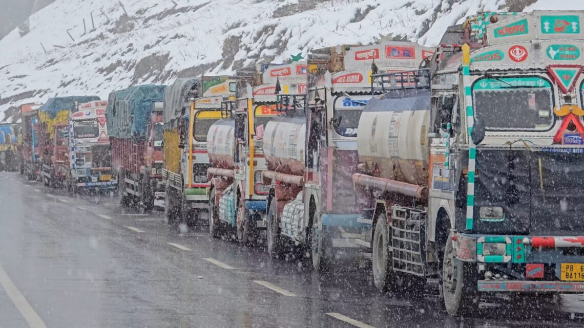 Jmu-Sgr NH44 Reopens; LMVs Released from Qazigund-Navyug Tunnel Towards Jammu