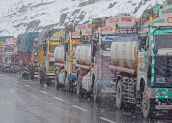 Jmu-Sgr NH44 Reopens; LMVs Released from Qazigund-Navyug Tunnel Towards Jammu