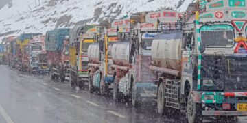 Jmu-Sgr NH44 Reopens; LMVs Released from Qazigund-Navyug Tunnel Towards Jammu