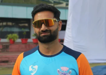 Ranji Trophy Final: Auqib Nabi Strikes Thrice for J&K as Mayank’s Unbeaten 130 Keeps Karnataka Afloat