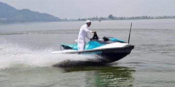 Dhoom Chacha of Dal Lake: The Fearless 65-Year-Old Who Continues to Thrill Kashmir’s Tourists